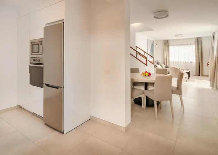 Domus Vulcani Adassa * פלאיה בלנקה